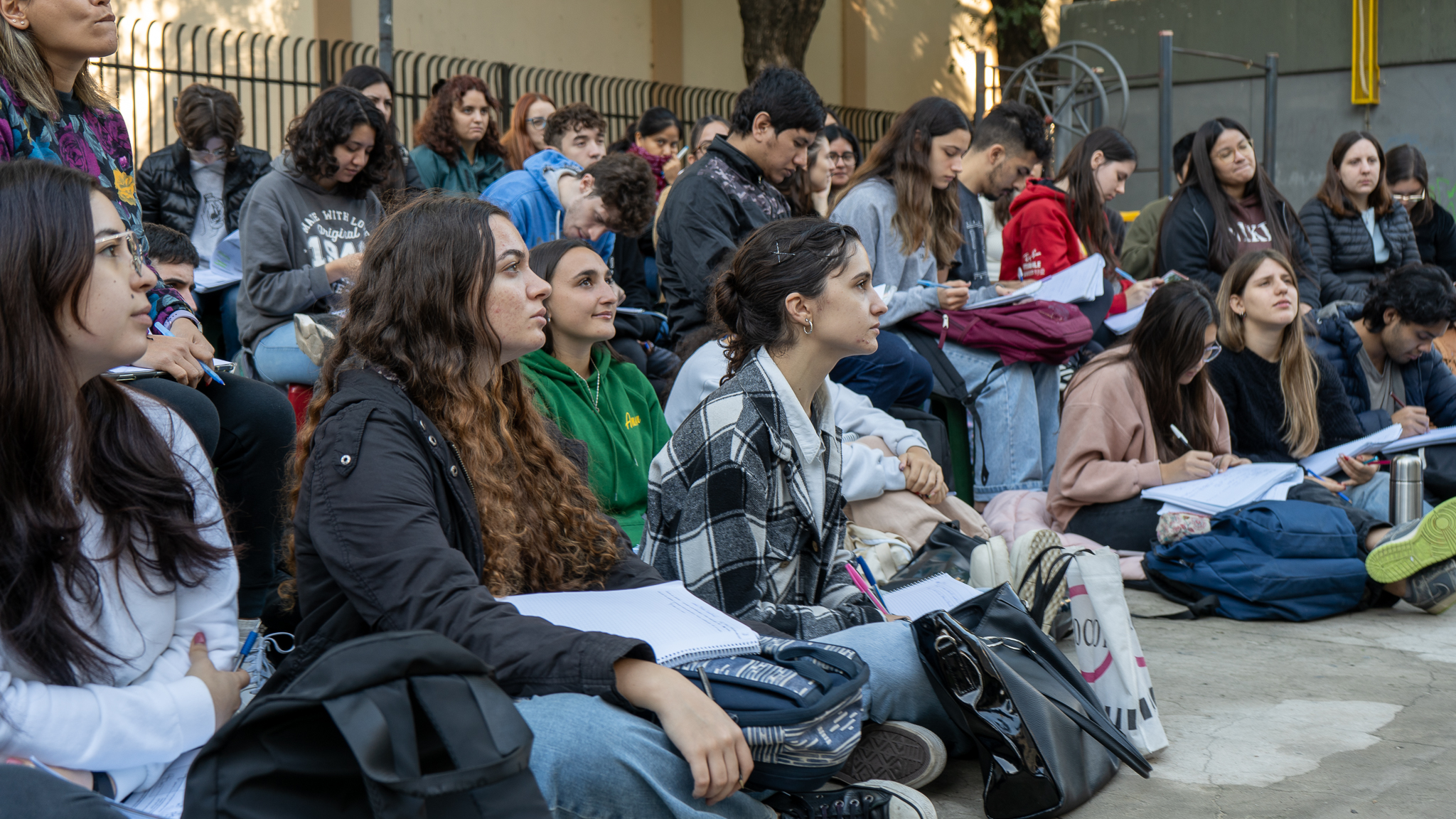 Clases publicas 18 de abril 2024 Plaza Houssay (7)